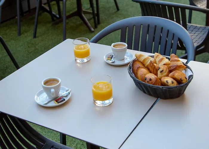 Ibis Styles Cannes 3* לה קאנה